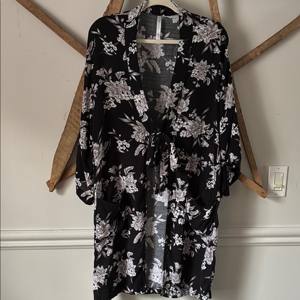 Spiritual Gangster Black and White Floral Kimono